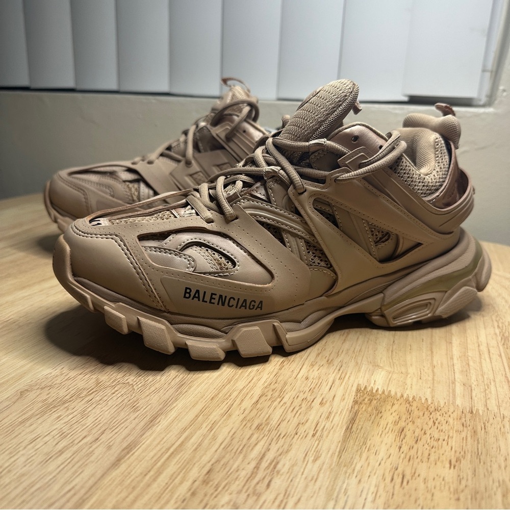 Balenciaga Beige Sneakers - Picture 2 of 12